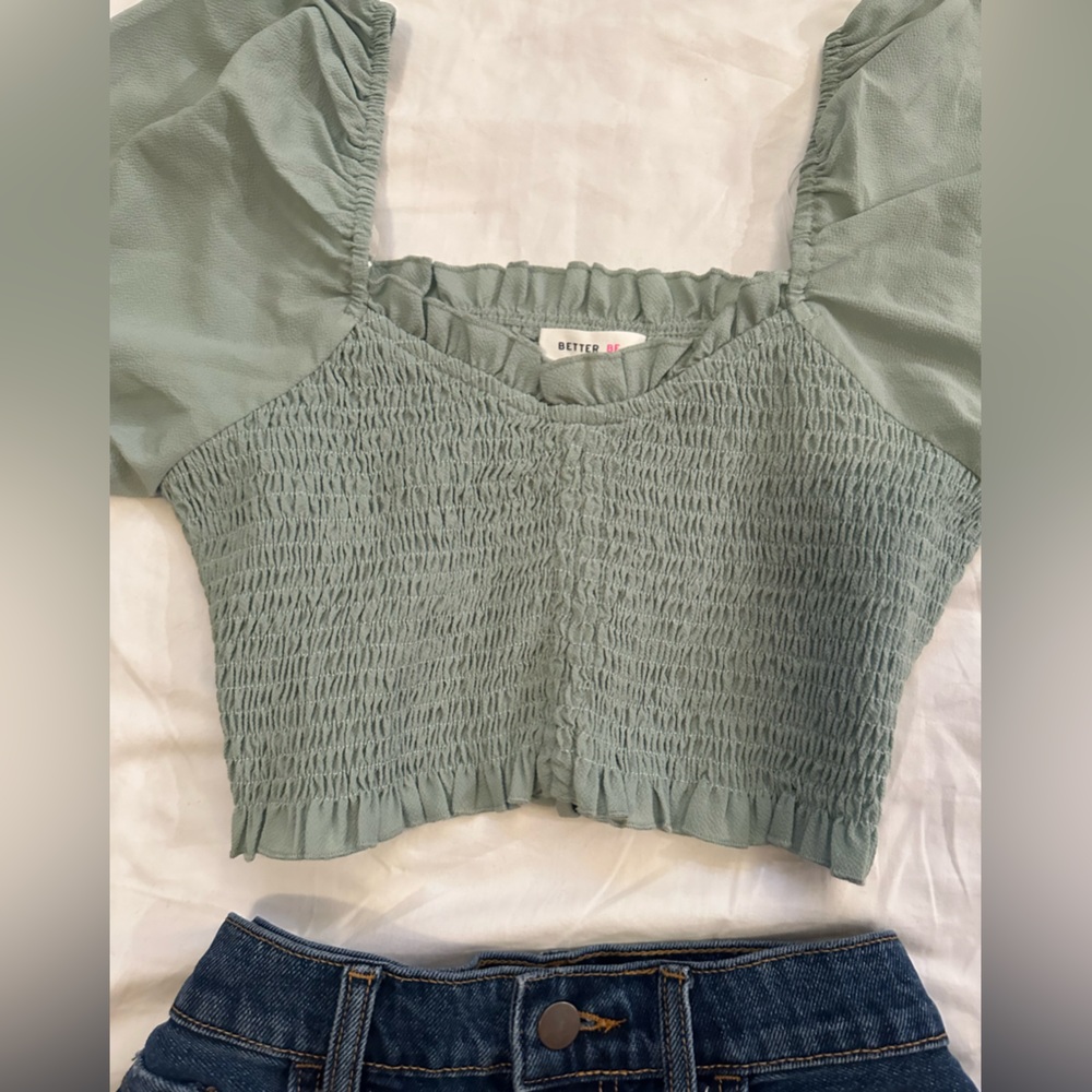 NWOT BRAND NEW Sage Green Crop Top Puff Sleeve Ruched Draw String Size Medium - Picture 2 of 5